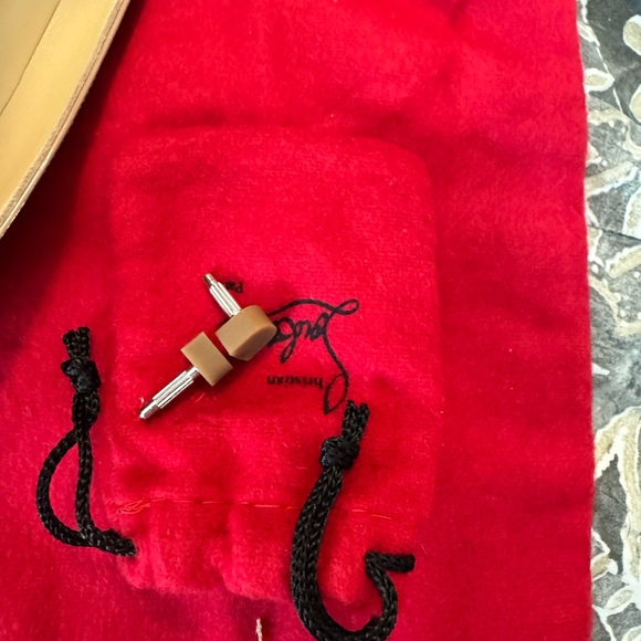 Christian Louboutin Nude Patent Leather Pumps Pigalle 85 - Picture 11 of 11